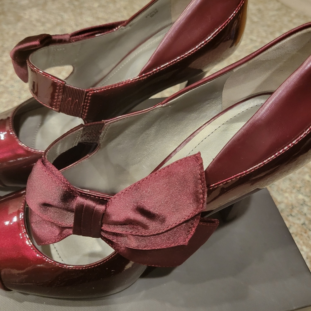 Tahari Dressy Polly Prune Color 4 inch heels 👠 in sz 8.5